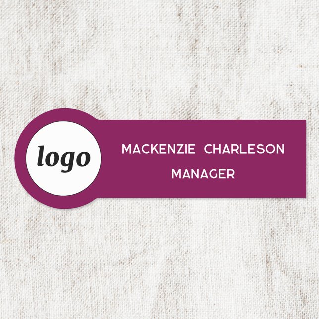 Porte-nom Logo Personnel de l'employé Magenta Pink Business (Simple logo with custom text business branding employee staff name label in dark magenta cherry pink)