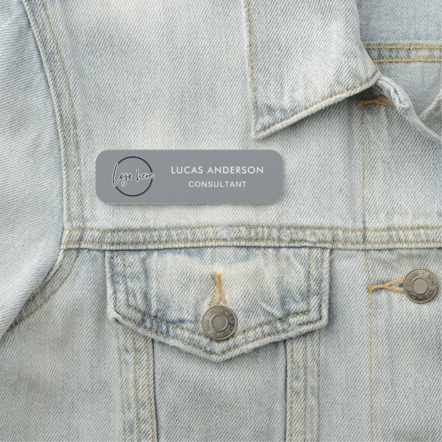 Porte-nom Logo professionnel personnalisé Employé de base (En situation)