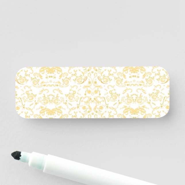 Porte-nom papier peint blanc et or avec un motif (En situation)