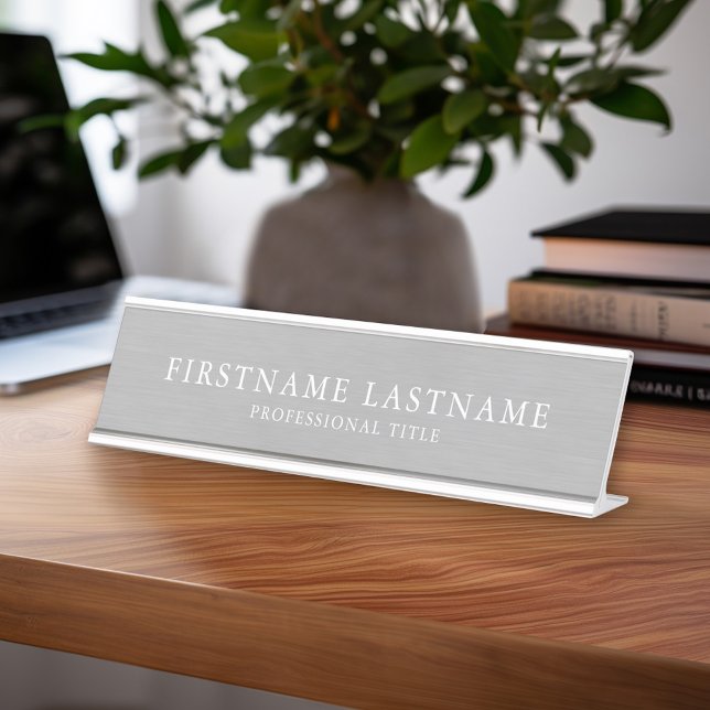 Porte-nom Pour Bureau Argent brossé Nom traditionnel Titre Garamond (Custom Name Plate - Executive Desk Sign with Name and title or other text)