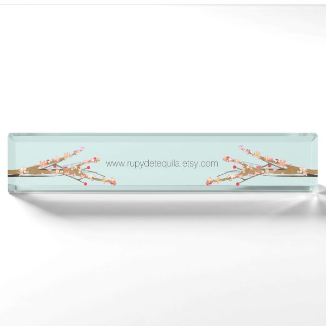 Porte-nom Pour Bureau Fleurs roses de Sakura sur fond bleu pâle (Devant)