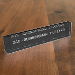 Porte-nom Pour Bureau Funny Fête des pères Bureau Plaque de décoration<br><div class="desc">Plaque de bureau amusante pour un papa,  un mari et un héros de bureau créé sur de l'acrylique de haute qualité et fait un grand cadeau de fête des pères pour le père qui pense qu'il a tout ce dont il a besoin.</div>
