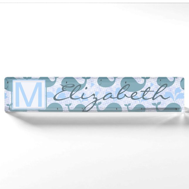 Porte-nom Pour Bureau Monogramme mignon de motif de baleines bleues (Devant)