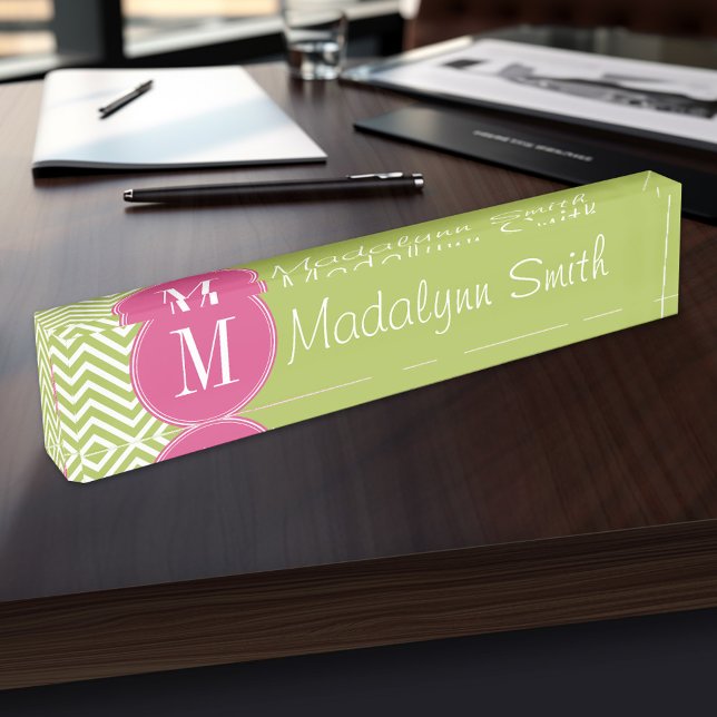 Porte-nom Pour Bureau Motif rose et vert Chevron avec Monogramme (Personalized Name Plate for the Office, School or Home)