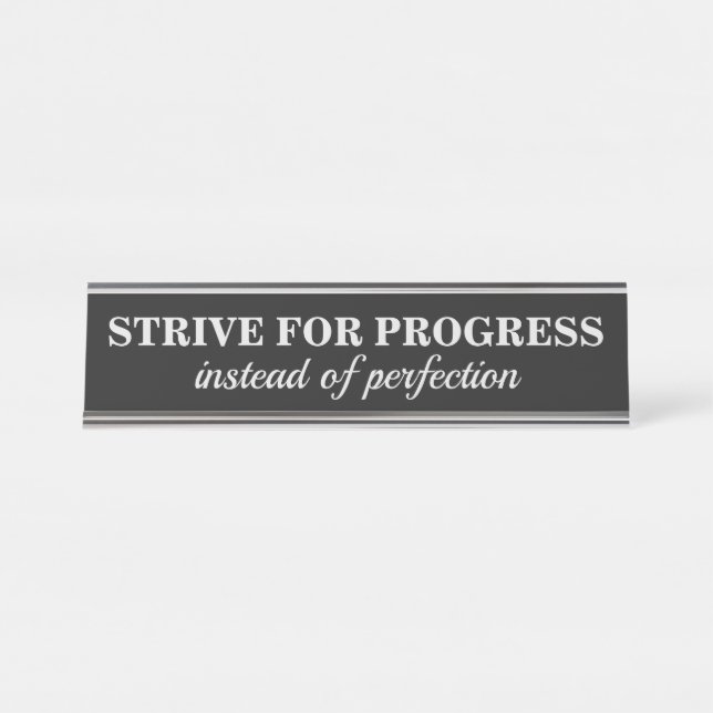 Porte-nom Pour Bureau PROGRESSEZ contre le plat de bureau de PERFECTION (Devant)