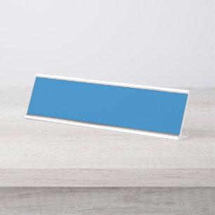 Porte-nom Pour Bureau un arrière - plan bleu avec une horloge noire et b