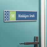 Porte-nom Pour Porte Lime et marine Motif géométrique Monogramme person<br><div class="desc">Un panneau de porte personnalisé avec une zone pour un nom et un monogramme - ou numéro de porte. Un motif tendance et géométrique avec un espace pour les monogrammes. Un design graphique et audacieux en quatrefoil aux couleurs fraîches et joyeuses. Si vous devez ajuster les monogrammes, cliquez sur le...</div>