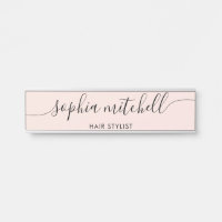 Signe minimaliste moderne de porte rose pâle