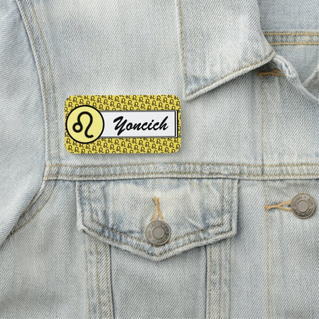 Porte-nom Symbole de Leo Zodiac Standard par Kenneth Yoncich (En situation)