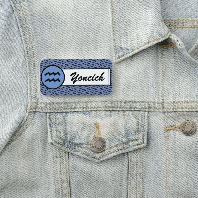 Porte-nom Symbole Zodiaque Aquarius Standard par K Yoncich (En situation)