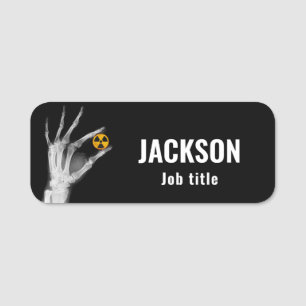 Porte-nom Tenir à la main un symbole de rayonnement