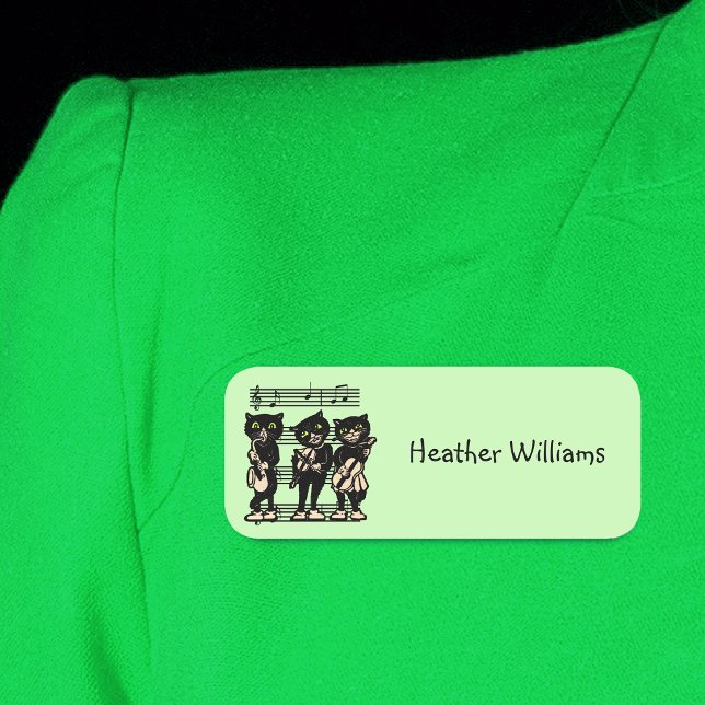 Porte-nom Trois musiciens chats noirs notes de musique vert  (The black cats playing musical instruments on sheet of music notes on light green name tag.)