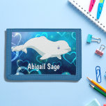 Portefeuille À 3 Volets Béluga Baleine Coeurs blancs et bleus Océan Arctiq<br><div class="desc">Ce joli porte-monnaie triplé à thème de béluga est orné d'un arrière - plan bleu de coeur marin qui rappelle les eaux froides de l'arctique glacé avec une adorable béluga blanche. Un accessoire parfait pour les enfants amateurs de baleines. Rendez ce portefeuille encore plus spécial en le personnalisant avec un...</div>