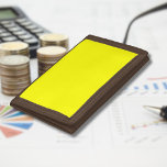 Portefeuille À 3 Volets Couleur uni jaune néon | Classique<br><div class="desc">Neon Yellow - Voici l'allure intemporelle de la conception couleur solide : un mélange captivant de forme classique et d'élégante simplicité. Ce design est une célébration de la puissance et de la beauté que l'on retrouve dans une teinte unique et frappante. Élégant, le design de couleurs massives embrasse l'essence du...</div>