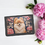 Portefeuille À 3 Volets Cute Chien Poméranien Rose Floral<br><div class="desc">Séjournez organisé en style avec ce joli Portefeuille de Chien rose Floral Tripli. Ce joli porte-monnaie présente un adorable Poméranien au milieu des accents floraux roses, créant un parfait mélange de douceur canine et d'élégance florale. Que vous soyez un passionné de Poméranie ou que vous appréciiez simplement le charme des...</div>