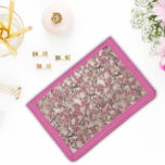 Portefeuille À 3 Volets Fleurs japonaises de cerisiers Sakura rose<br><div class="desc">Ce joli porte-monnaie pour femmes présente un beau motif asiatique de fleurs de cerisiers et de cerisiers (ou Sakura). Ce porte-monnaie rose charmant et pratique,  avec son superbe motif floral,  ferait un cadeau idéal,  ou simplement vous gâter.</div>