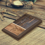 Portefeuille À 3 Volets Monogramme en bois rustique<br><div class="desc">Gardez votre argent et vos cartes avec un look classique de tons bois avec le Rustic Wood Tone Monogram triplé. Personnalisez avec votre Monogram & nom.</div>