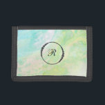 Portefeuille À 3 Volets Monogramme iridescent blanc jaune vert de *~*<br><div class="desc">Ajoutez une certaine beauté abstraite à la façon dont vous portez l'argent. L'arrière - plan se compose de divers verts avec différentes nuances de jaune et également d'un certain blanc. Un cadre de diamant noir de faux est là pour votre initiale. Note : Vous pouvez changer la police et la...</div>
