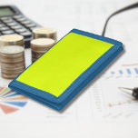 Portefeuille À 3 Volets Neon Chartreuse couleur solide | Classique<br><div class="desc">Neon Chartreuse - Voici l'allure intemporelle du Design de Couleurs Solides : un mélange captivant de forme classique et d'élégante simplicité. Ce design est une célébration de la puissance et de la beauté que l'on retrouve dans une teinte unique et frappante. Élégant, le design de couleurs massives embrasse l'essence du...</div>