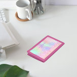Portefeuille À 3 Volets Parties scintillant rose violet gouttes de monogra<br><div class="desc">Un arrière - plan holographique, irisé couleur licorne. Décoré avec des gouttes de parties scintillant rose, violet et rose or, la peinture goutte à goutte. Personnalisez et ajoutez votre nom. Le nom est écrit avec un script de style écrit à la main avec des swashes. Pour que les swashes ne...</div>