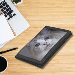 Portefeuille À 3 Volets Photo Personnalisée Pour Animaux De Compagnie Meil<br><div class="desc">Ce design présente une belle photo de chat Ragdoll aux yeux bleus et une typographie noire. Vous pouvez remplacer la photo par une image de votre propre chat ou chaton. L'exemple de texte - Best Ragdoll Ever - peut être modifié en mots de votre choix et un Nom peut également...</div>