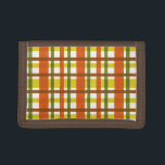 Portefeuille À 3 Volets Plaid les années 70 orange jaune<br><div class="desc">Ce design original et branché, d'inspiration les années 70, a été conçu pour ressembler à des années 70 super ou à la fin des années 60, revêtu d'une couche vintage dans les tons orange, jaune or, vert mousse et marron rouge sur le blanc. Le motif sans soudure à damiers un...</div>