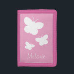 Portefeuille À 3 Volets Porte-monnaie de fille personnalisée avec de migno<br><div class="desc">Porte-monnaie personnalisé rose avec de mignons papillons. Sympa idée cadeau d'anniversaire ou de Noël pour les petites filles. Personnalisez avec le nom ou la lettre monogramme de votre enfant. Faites-en un pour votre petit-enfant,  votre fille,  votre petite-fille,  etc. Modèle de silhouette animal fille.</div>