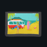 Portefeuille À 3 Volets Porte-monnaie en nylon Retro Surfer Couple<br><div class="desc">Chaque jour peut être une journée à la plage avec ce Retro Surfer Couple Portefeuille en Nylon. Le style des années 60, design minimaliste, est doté d'un amoureux du soleil et d'un couple à la recherche de sensations fortes, prêts à prendre une vague. Le cadre est une oasis tropicale et...</div>