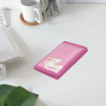 Portefeuille À 3 Volets Unicorne rose blanc mignon nom fille<br><div class="desc">Arrière - plan rose décoré d'une mignonne tête de licorne. La licorne dans les tons blanc et rose doux. Personnalisez et ajoutez un nom.</div>