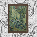 Portefeuille À 3 Volets Vincent van Gogh - Grand Moth Peacock<br><div class="desc">Great Peacock Moth (1889) de Vincent van Gogh est une peinture naturelle de post impressionnisme-nature vintage de beaux-arts. Un insecte, l'Empereur Moth, dans un jardin de printemps avec des fleurs de Calla Lily et d'autres plantes. Van Gogh l'a appelé une "teigne de mort" et a peint un crâne à l'arrière...</div>