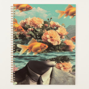 Portrait surréaliste avec fleurs de poisson rouge