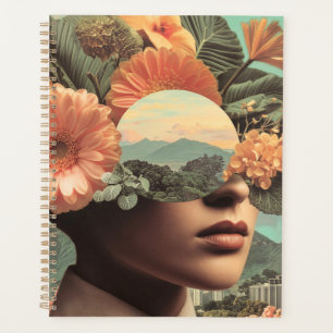 Portrait surréaliste de femme avec éléments florau