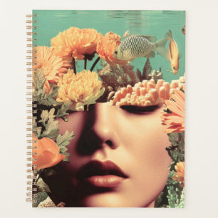 Portrait surréaliste sous l'eau avec des fleurs de