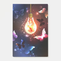 Ampoule lumineuse avec papillons nocturnes