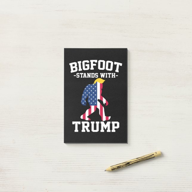 Post-it® Bigfoot Se Déplace Avec Les Élections Trump De 202 (Sur un bureau)