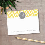 Post-it® Chevron jaune et gris Motif avec Monogramme<br><div class="desc">Un moyen personnel de transmettre des messages à votre meilleur ami.</div>