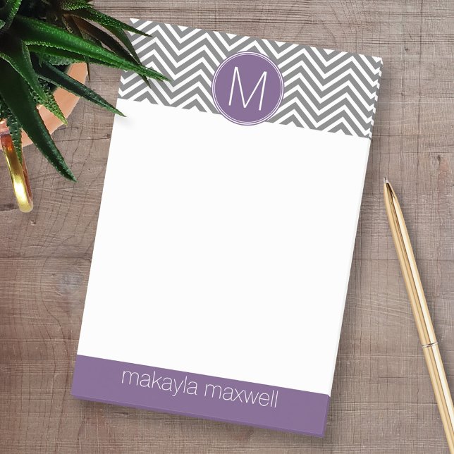 Post-it® Chevrons gris et aubergines avec Monogramme person (Custom Post-it Note Pads - Add your name and other text)