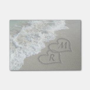 Post-it® Coeurs bloqués sur le sable de plage