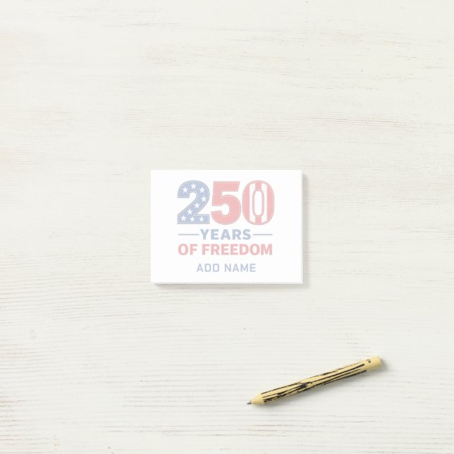 Post-it® Étoiles et bandes nom personnalisé 250 ans de libe (Sur un bureau)