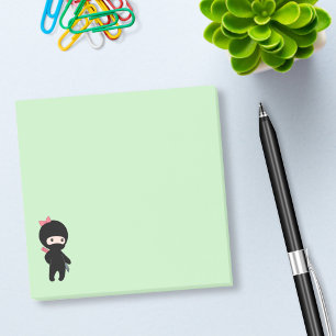 Post-it® Fille minuscule de Ninja sur le vert