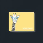 Post-it® Funny Geek Giraffe Yellow Post-it Notes<br><div class="desc">Des post-it personnalisées et amusantes,  avec un arrière - plan jaune vif qui peut être changée en n'importe quelle couleur,  une girafe geek décalée avec des lunettes bleues,  et votre nom.</div>