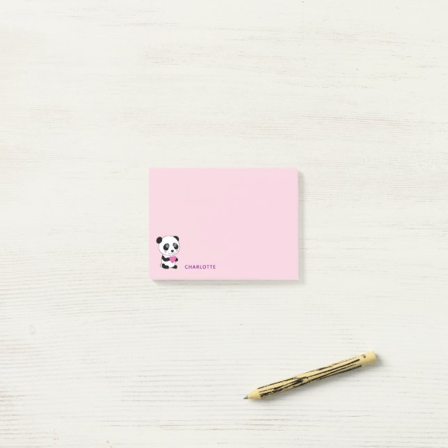Post-it® Joli Panda avec un cœur rose nom personnalisé  (Sur un bureau)