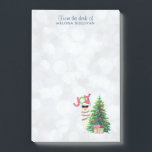 Post-it® Joy Typography | Christmas Llama<br><div class="desc">De grandes notes collantes avec une drôle d'illustration. Un mignon lama portant des lunettes de soleil noires et un chapeau de santa rouge. Derrière un sapin de Noël avec des cadeaux festifs. Le mot Joy écrit au-dessus de sa tête dans une police de vacances colorée. Arrière - plan de livre...</div>