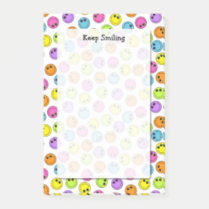 Post-it® Les visages colorés d'Emoji continuent à sourire