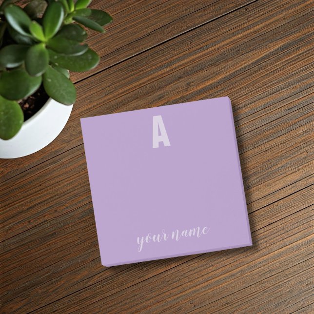 Post-it® Monogramme Nom Purple Stick Post It Notes (Add your name and initial to these cute purple sticky notes)