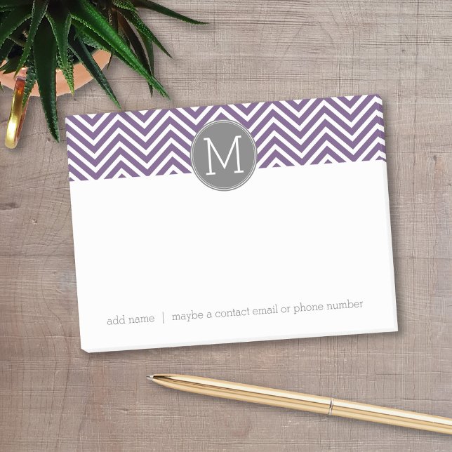 Post-it® Motif pourpre et gris Chevron avec Monogram (Personalized post-it notes with a monogram and contact information - low quantity available)