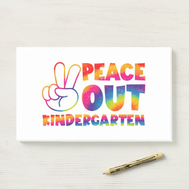 Post-it® Peace Out Kindergarten Tie Dye Dernier Jour De L'É (Sur un bureau)