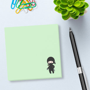 Post-it® Tiny Ninja Holding Throwing Star sur Green
