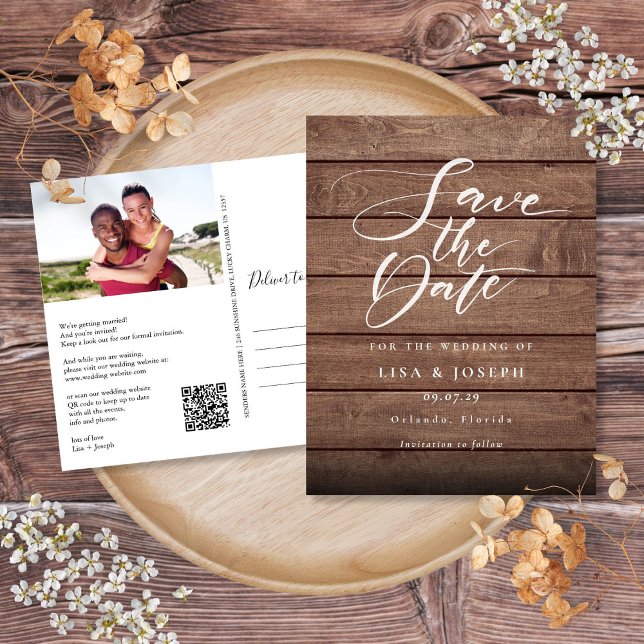 Postale Carte de rappel de mariage en bois rustique avec Q (Rustic Wood Photo QR Code Save the Date Postcard)