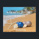 Postale Carte de vacances Christmas Coastal Beach<br><div class="desc">Christmas Coastal Beach Holiday Card - Carte de Noël dispose d'une magnifique plage de sable avec des ornements de Noël, une étoile de mer et des coquillages. Salutation lit Chaleureux voeux de vacances et est personnalisée avec votre nom de famille et l'année. L'arrière de la carte postale comporte un accueil....</div>